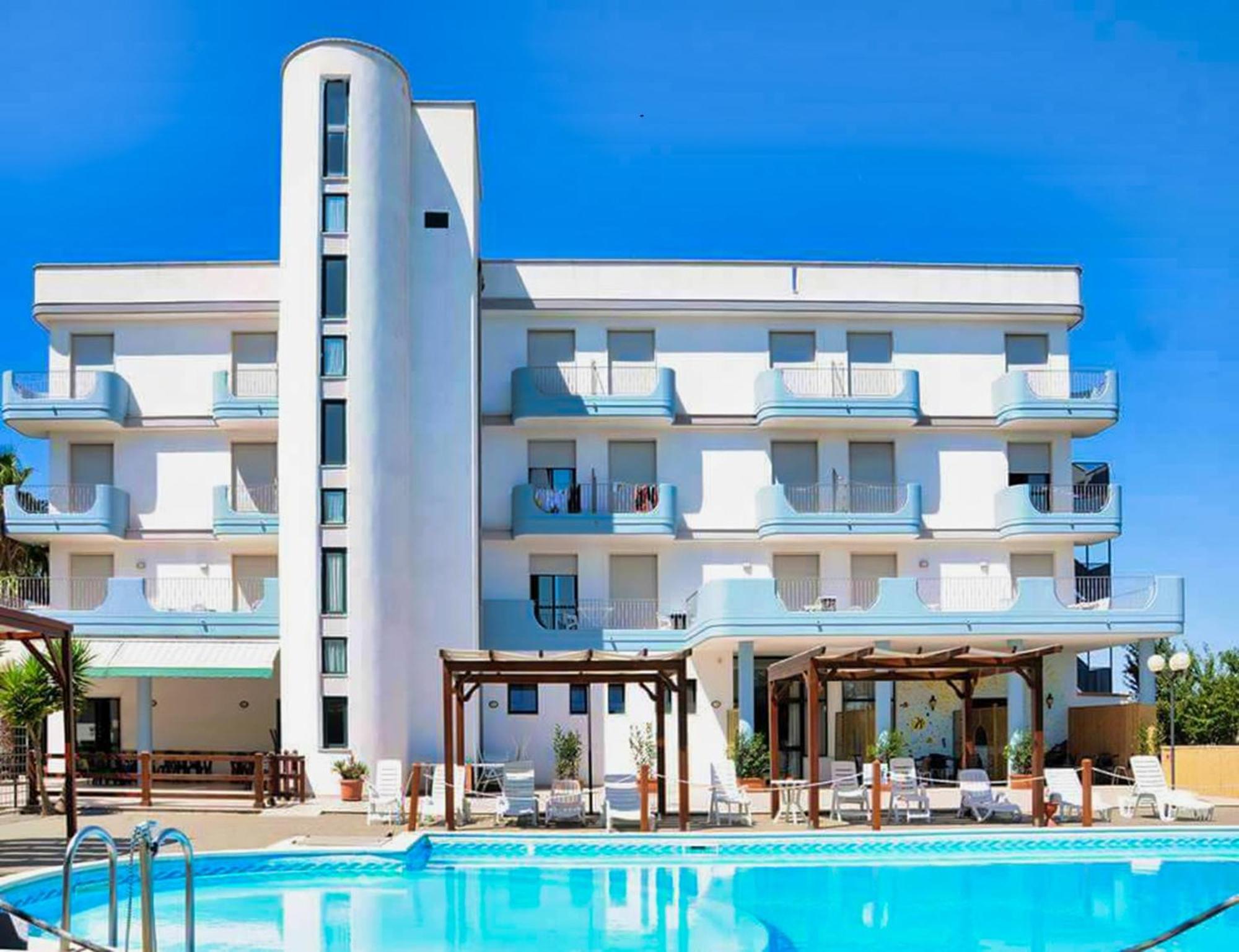 Hotel Villaggio Aurora San Pietro in Bevagna Exterior foto